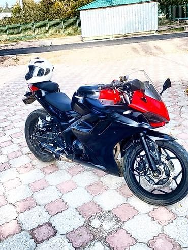 subaru foreste: Спортивный мотоцикл в чёрно‑красной расцветке. Механика 6ти ступка — 1