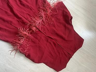 red centr: Красный женский комбинезон без рукавов с перьями по линии талии. - — 3