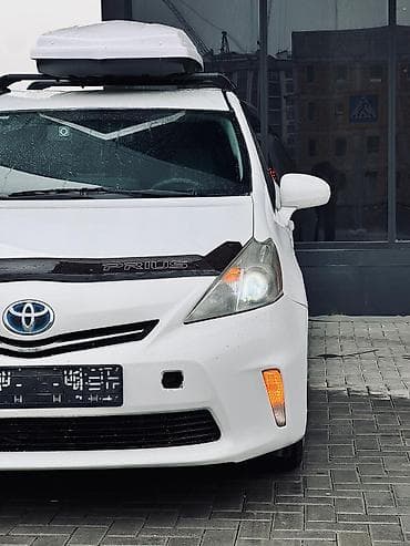 bmw e90: Toyota Prius: 2013 г., 1.8 л, Типтроник, Гибрид, Универсал — 3