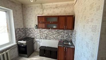 квартира в улан 2: Срочно продаю 2ком кв район гостиница 27дом 1этаж Планировка: - — 3