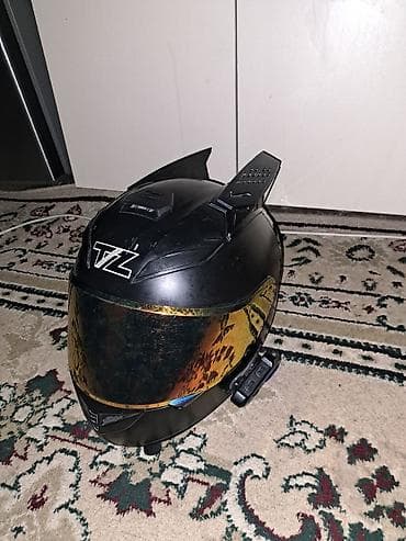 Оригинал мото шлем и гарнитур тоже не дешёвый держить зарядку хорошо