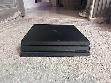 Игровая приставка Sony PlayStation 4 Pro. Модель в фирменном черном — 4