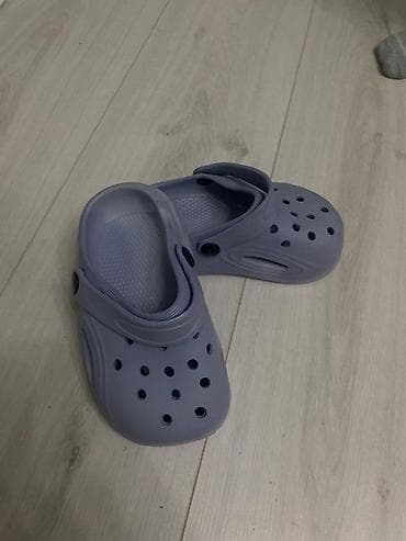 Аксессуарлар: Лёгкие сабо/кроксы серого цвета Детские НОВЫЕ - Материал — 1