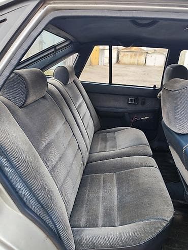 mazba 323: Mazda 626: 1985 г., 2 л, Механика, Бензин, Хэтчбэк — 8