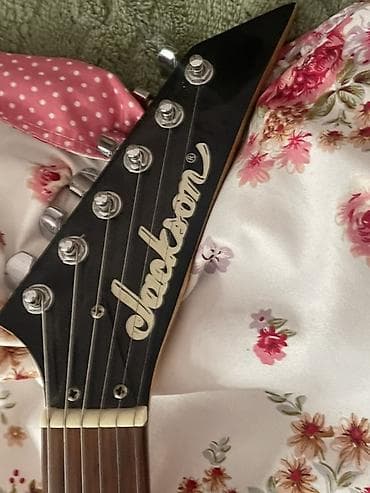 гитары ош: Электрогитара Jackson (логотип на голове грифа). Характеристики и — 3