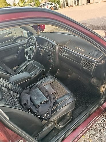 атбашы авто: Volkswagen Vento: 1993 г., 1.8 л, Кол менен иштөөчү, Газ, Седан — 6