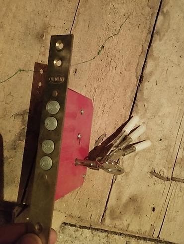 набор ключей бу: Комплект дверной фурнитуры и замков. Состав: - Врезной механический — 4