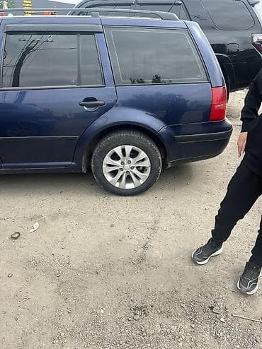 битый гольф: Volkswagen Golf: 2003 г., 1.6 л, Механика, Бензин, Универсал — 2