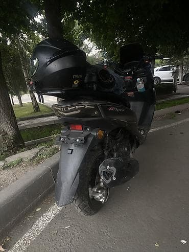 скутер м макси: Макси-скутер Yamaha, 250 куб. см, Бензин — 1