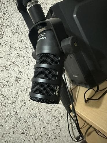 Техника и электроника: Динамический микрофон RØDE PodMic + настольный рычажный держатель — 1
