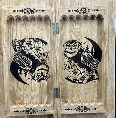 теннисные ракетки настольные: Деревянные нарды с ручной резьбой по дереву. На внутренней стороне — 3