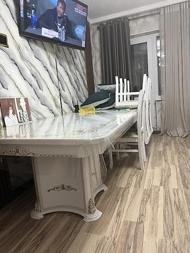 Обеденная группа в классическом стиле: большой прямоугольный стол и