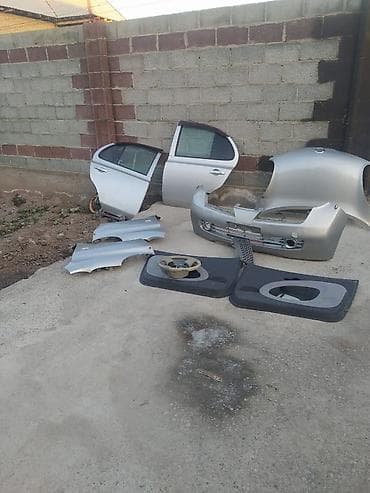 Кузовные запчасти на Nissan Tiida (седан/хэтч), серебристый цвет (код