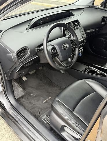 byd e2 2023: Toyota Prius: 2019 г., 1.8 л, Вариатор, Гибрид, Хэтчбэк — 7