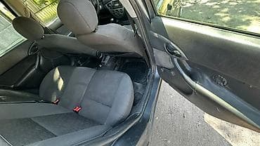 Унаа: Ford Focus: 2003 г., 1.6 л, Кол менен иштөөчү, Бензин, Хетчбек — 8