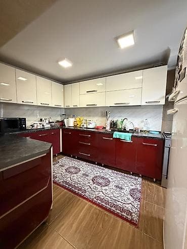 квадрат: 🏡 **Продается стильный дом в районе КНУ, Бишкек!** ✨ **4 комнаты | — 3