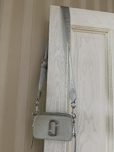 Аксессуарлар: Сумка Marc Jacobs The Snapshot, серебристо-серого цвета. - Материал — 1