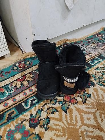 обувь мюли: Подборка женской обуви черного цвета: - Угги SHYK, короткие, с мягким — 2