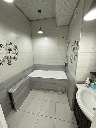 сдаю квартира город ош: 🏡 Продаётся 3-комнатная квартира в западном центре 📍 ул. Абдымомунова — 4