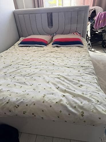 90 см: Двуспальная кровать с мягким изголовьем - Размер: визуально — — 2