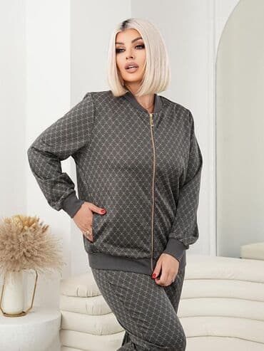 спортивные пуховики: Женский спортивный костюм, состоящий из куртки-бомбера на молнии и — 10