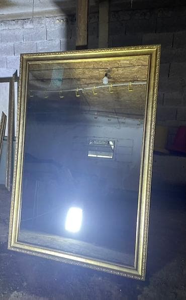 Прямоугольное зеркало в раме золотистого цвета с декоративной резьбой at lalafo.kg Прямоугольное зеркало в раме золотистого цвета с декоративной резьбой
