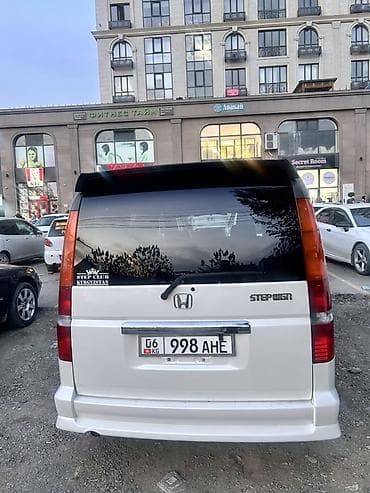 7 мест 3 ряда сидений: Honda Stepwgn: 2002 г., 2 л, Автомат, Бензин, Минивэн — 6