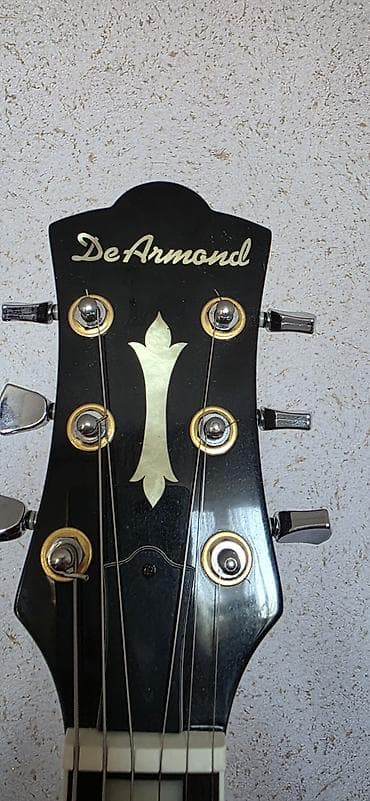 Спорт жана хобби: Электрогитара DeArmond (модель серии M/Les Paul‑типа) в фирменном — 6