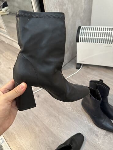 обувь для дома: Батинкелер, 39, Bershka, Колдонулган, түсү - Кара, Өзү алып кетүү, Акылуу жеткирүү — 1