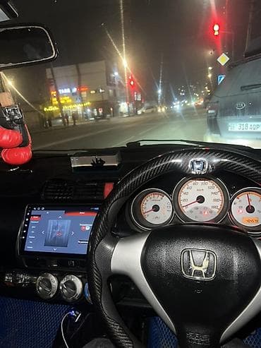 срочно хонда фит: Honda Fit: 2004 г., 1.3 л, Автомат, Бензин, Хэтчбэк — 3