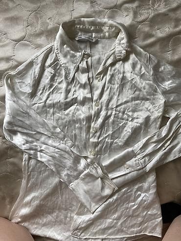 Белая рубашка ZARA новый.из атласной/сатиновой ткани с благородным