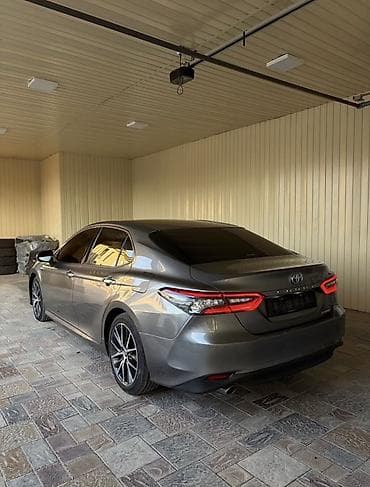 Toyota Camry: 2022 г., Вариатор, Гибрид, Седан — 2