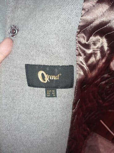 срочно продаю в связи с переездом: Зимнее пальто очень красивое стильное, качественное. 42-44размер — 2