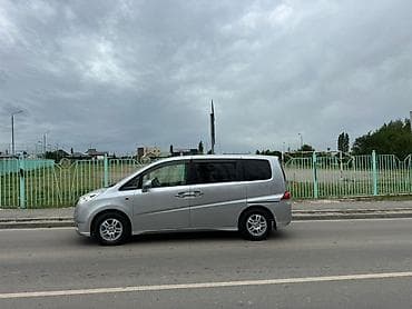 степ спада капот: Honda Stepwgn: 2005 г., 2 л, Автомат, Газ, Минивэн — 4