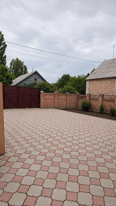 Кыймылсыз мүлк: Срочно продаю дом, с.Восток, ул.Спортивная, участок 5,7 соток, 3к+ — 3