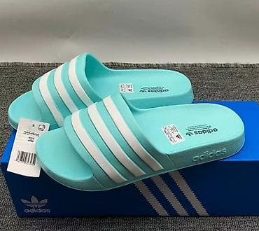 Adidas Adilette — классические шлёпанцы с тремя полосками. Размеры