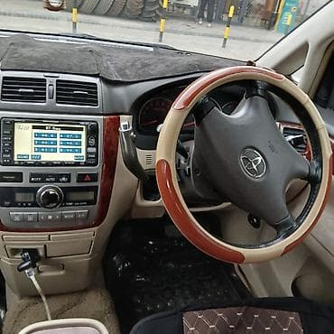 российский номера: Toyota Ipsum: 2003 г., 2.4 л, Автомат, Газ, Минивэн — 7