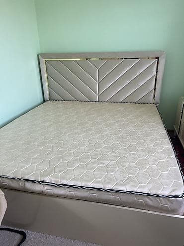 крват: Двуспальная кровать, Б/у, С матрасом, длина - 200 см — 2