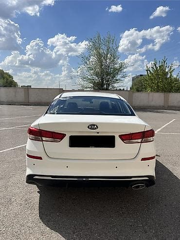 варианты: Kia K5: 2018 г., 2 л, Автомат, Газ, Седан — 3