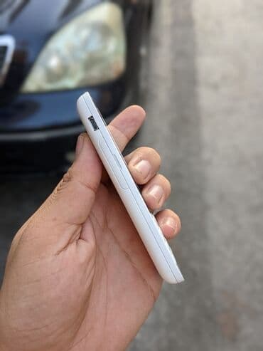 3g: Blackberry Q5, 2 ГБ, цвет - Белый, 1 SIM — 4