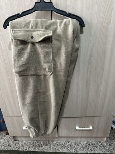 Продаю вещи куртки мужские 2 шт по 500 с размер 48 брюки 2 шт черные