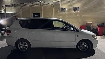 Toyota Avensis Verso: 2002 г., 2 л, Механика, Дизель, Минивэн — 2