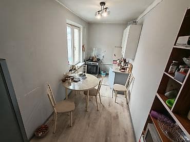 Дома: Дом. Саман, кирпич. 4 комнаты, две кухни. 93 кв. м. Отдельная — 6