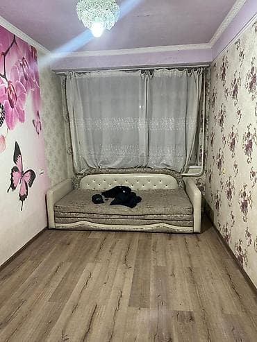 Бөлмөлөр: Сдается квартира - Комната светлая, с большим окном и шторами — 2