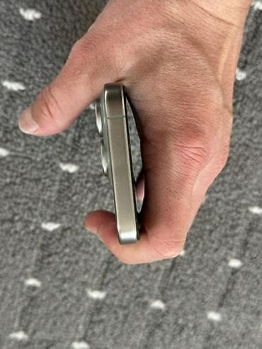 Apple iPhone: IPhone 15 Pro, Б/у, 256 ГБ, Natural Titanium, Чехол, 81 % — 6