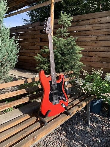 некая: Электрогитара в стиле Strat, яркий металлик Red Sparkle - Корпус — 3