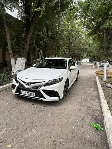 drift car: Toyota Camry: 2021 г., 2.5 л, Гибрид, Седан — 1