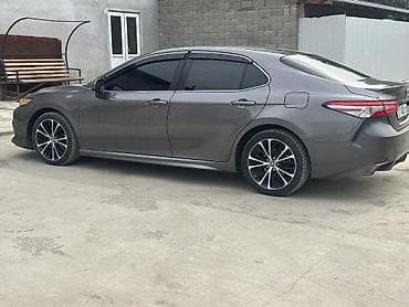 Транспорт: Toyota Camry: 2018 г., 2.5 л, Бензин, Седан — 9
