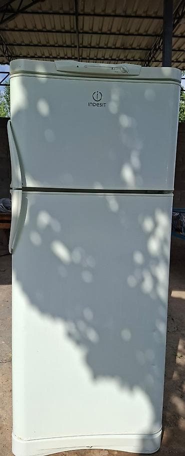 roboclean pro: Холодильник Indesit, двухкамерный, с верхней морозильной камерой — 1