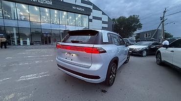 GAC: Aion Hyper HT (GAC Aion) — современный электрический кроссовер в белом — 2